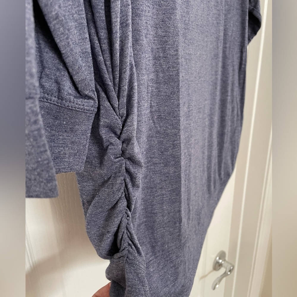 Aveva 3/4 sleeve tee top size Large- heather blue and contrast stitching NWT - Picture 3 of 6
